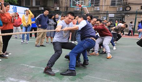 冶建青年有力量！公司團(tuán)委舉辦“五四”拔河比賽