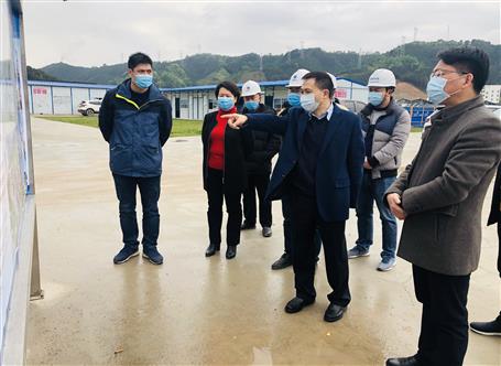 李勇齊到三江縣古宜鎮(zhèn)第三初級中學項目調(diào)研