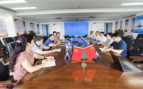 侯立林、李靜丹與廣西廣投臨港工業(yè)有限公司董事長麥勇軍舉行工作會談