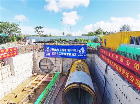 冶建第三分公司?？谑许?xiàng)目重95噸超徑頂管機(jī)精準(zhǔn)定位